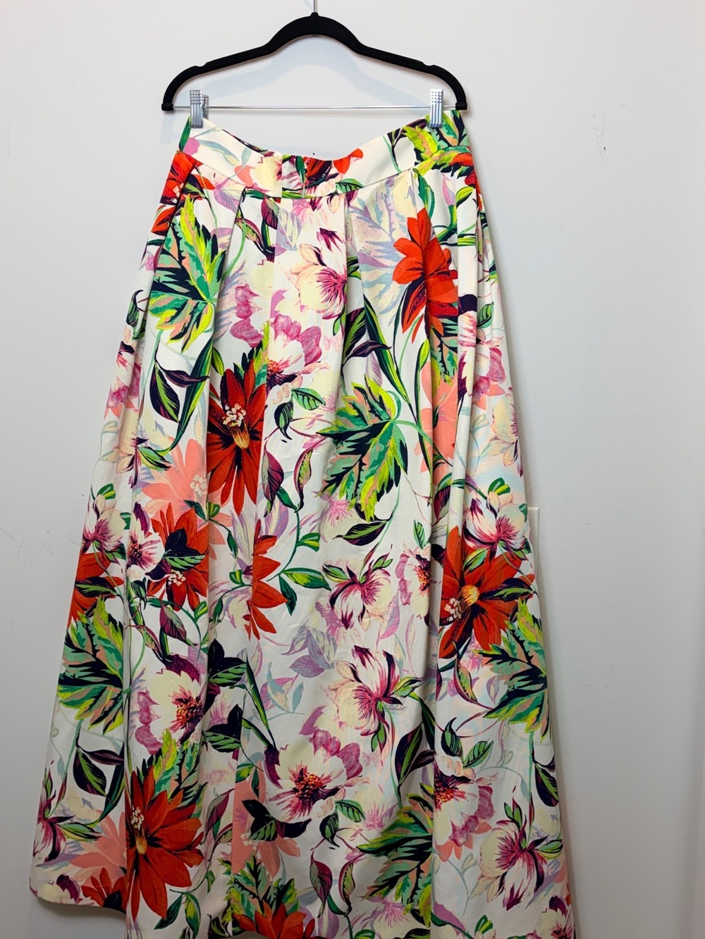 Eliza J White Skirt with Bright Floral Print - Picture 3 of 4